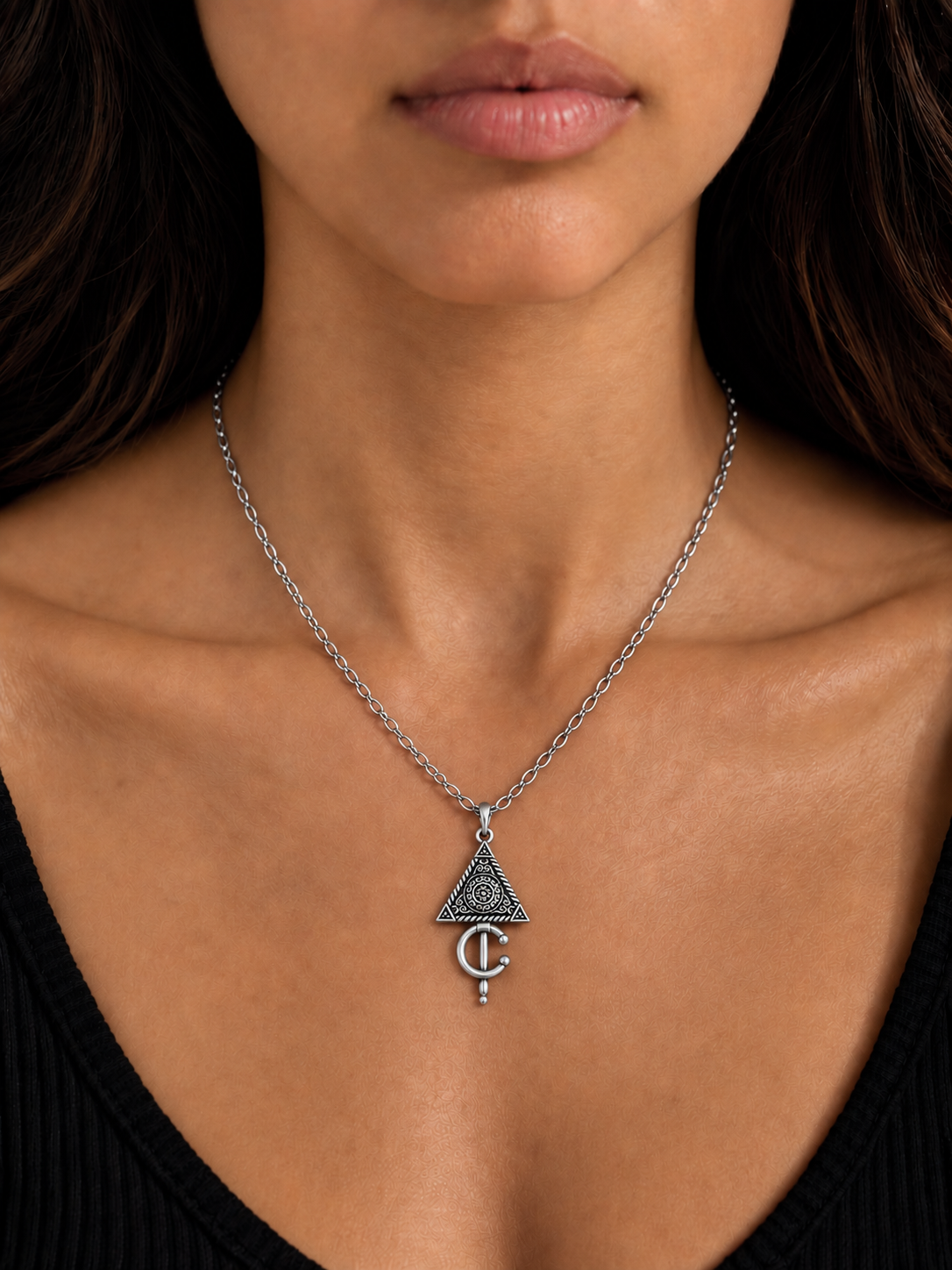 Collier Kabyle Triangle Gravé et Symbole Amazigh