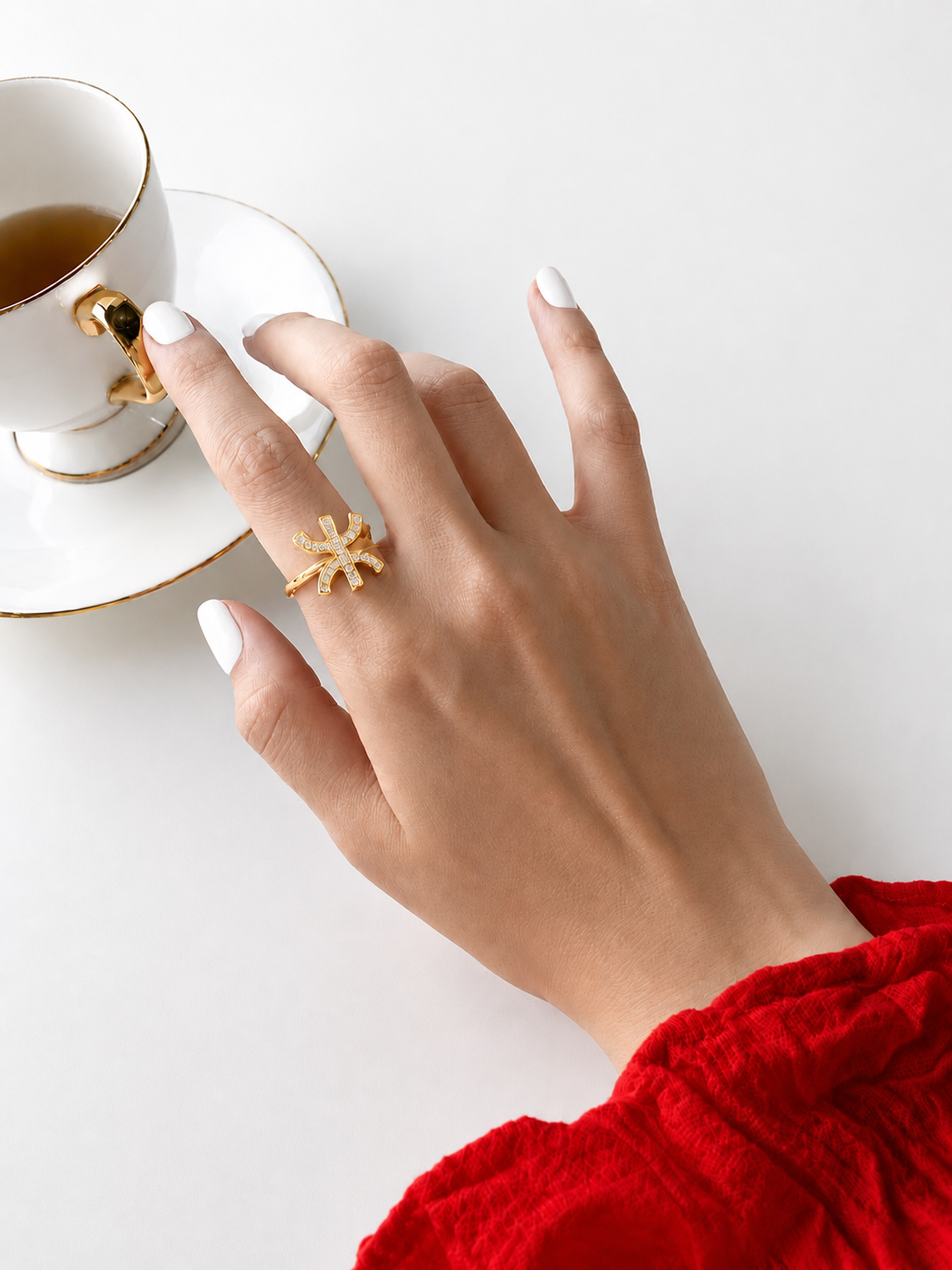 Bague Amazighe Ajustable Dorée avec Symbole Yaz en Strass