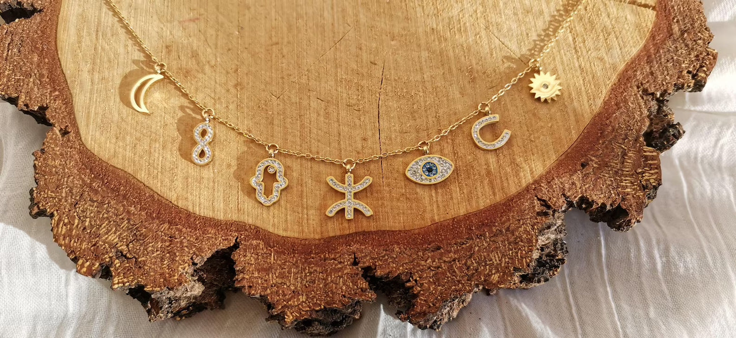 Collier avec breloques scintillants dont signe AMAZIGH KABYLE